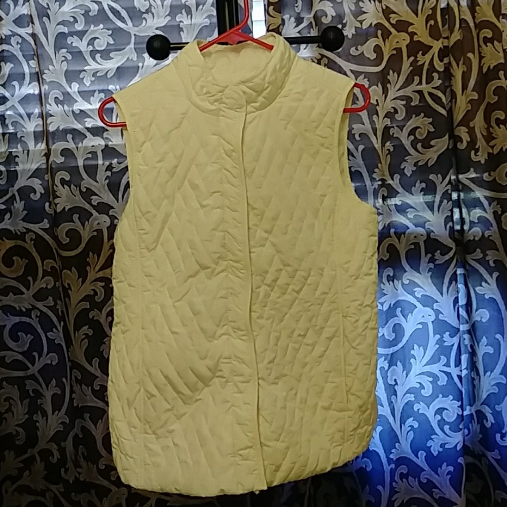 Croft and Barrow Medium White Vest